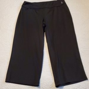 Izod straight leg capri knit pants